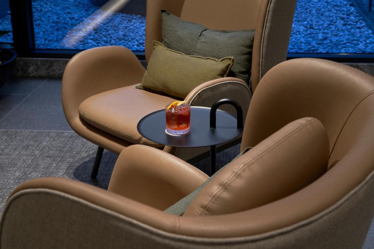 Hotel Courtyard By Marriott Melbourne Flagstaff Gardens Extérieur photo