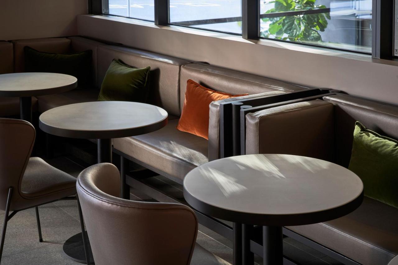 Hotel Courtyard By Marriott Melbourne Flagstaff Gardens Extérieur photo