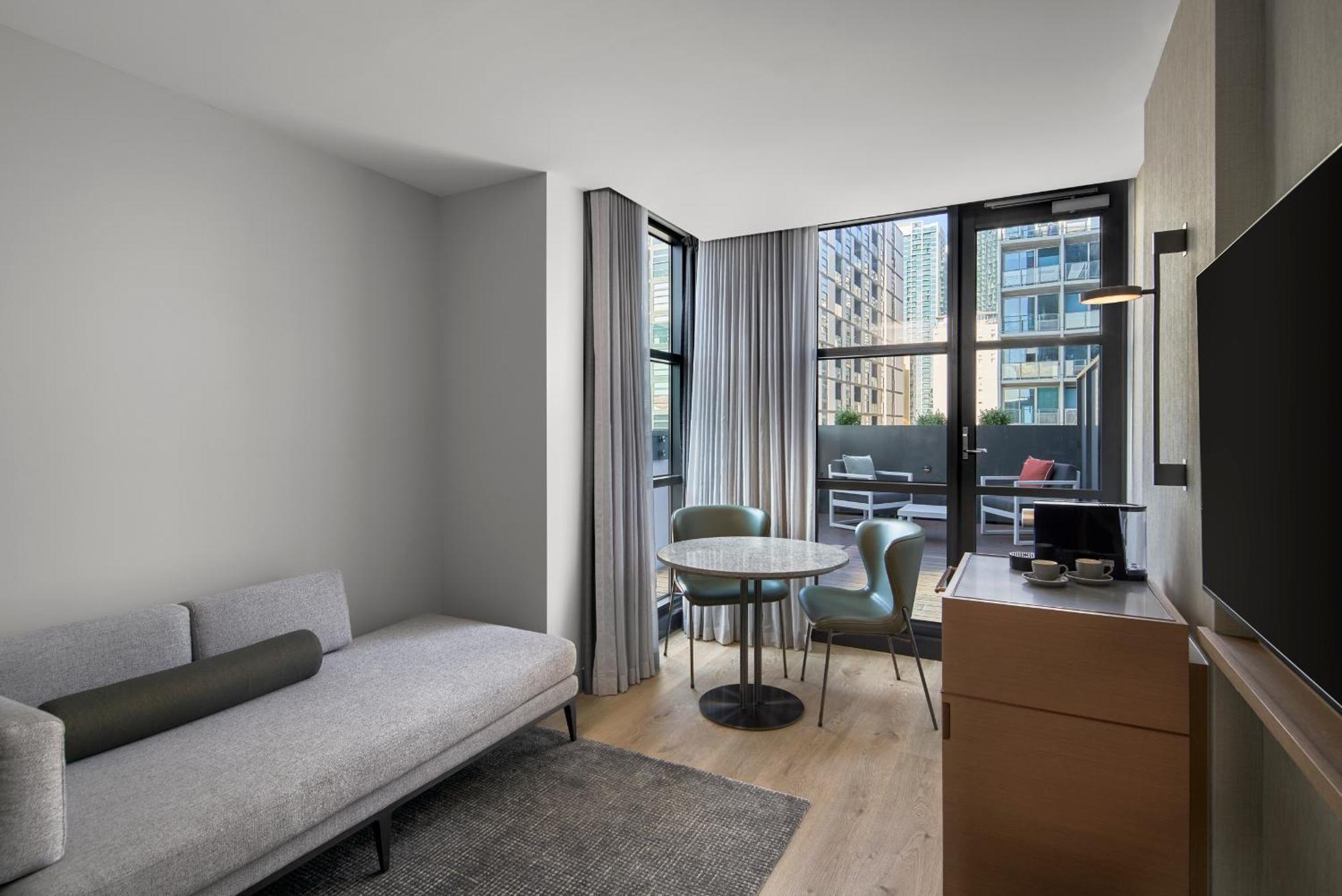 Hotel Courtyard By Marriott Melbourne Flagstaff Gardens Extérieur photo
