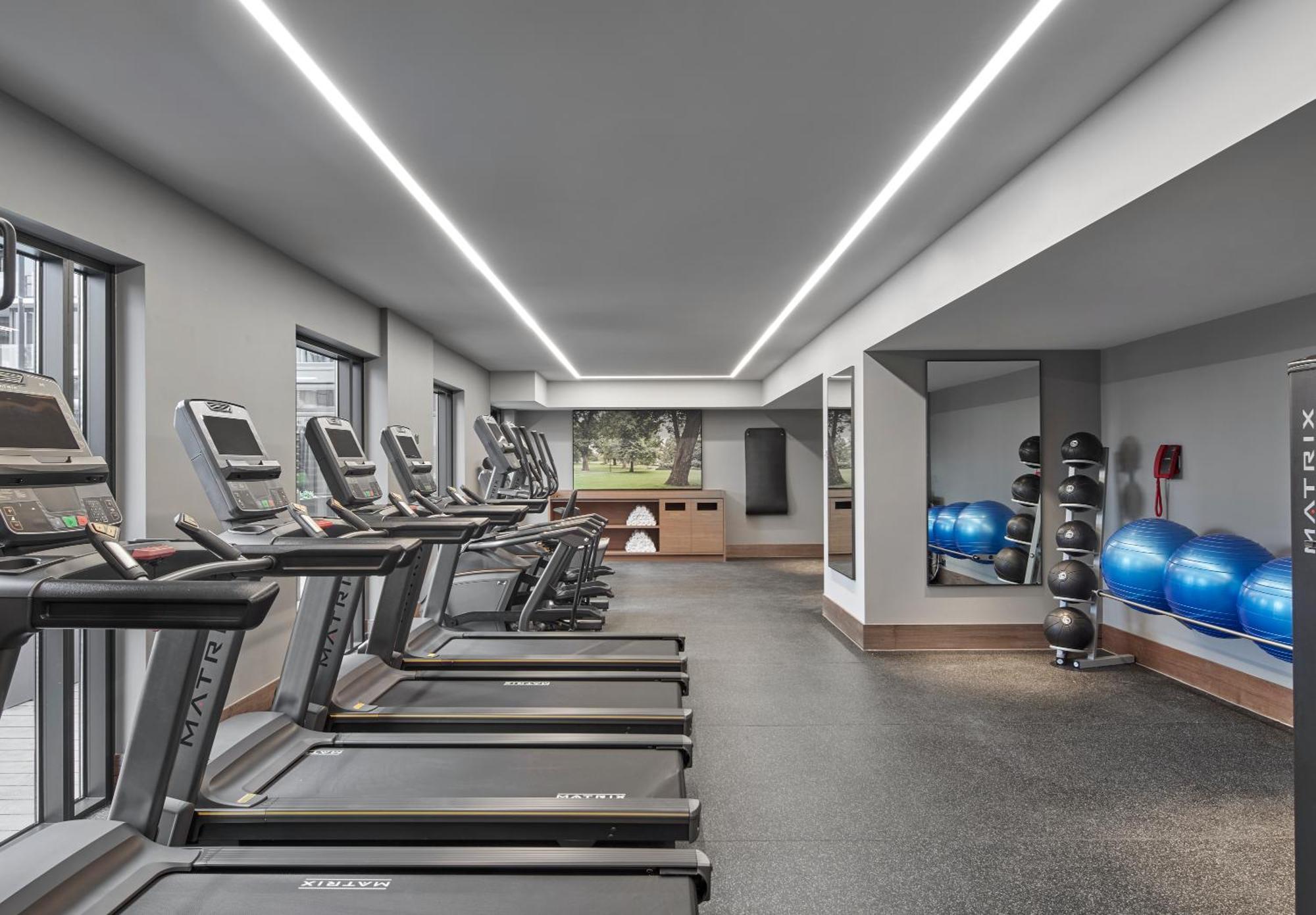 Hotel Courtyard By Marriott Melbourne Flagstaff Gardens Extérieur photo